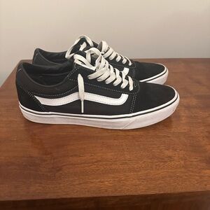 Vans Men's Classic Black and White Sneakers